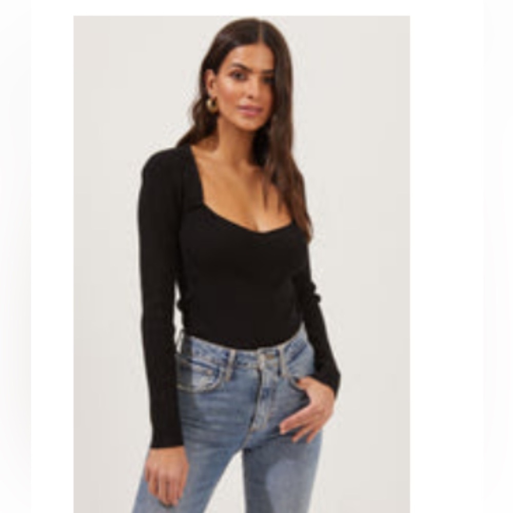 **NEW WITH TAGS** Astr the Label Scoop Neck Sweater
